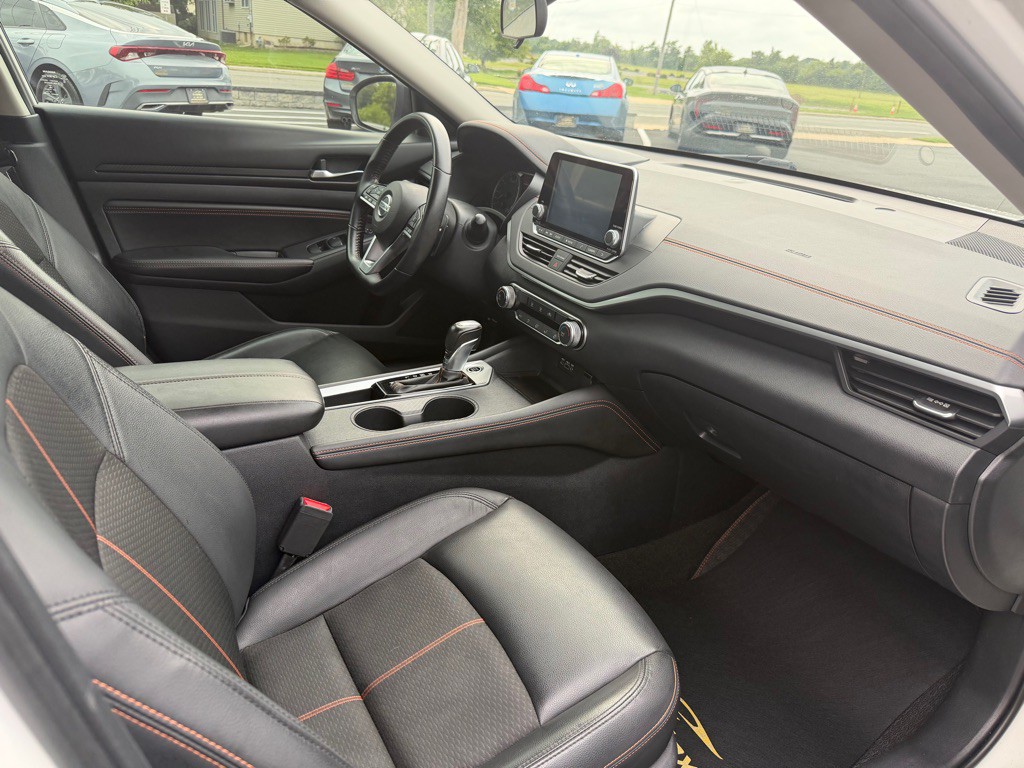 2020 Nissan Altima Image 8