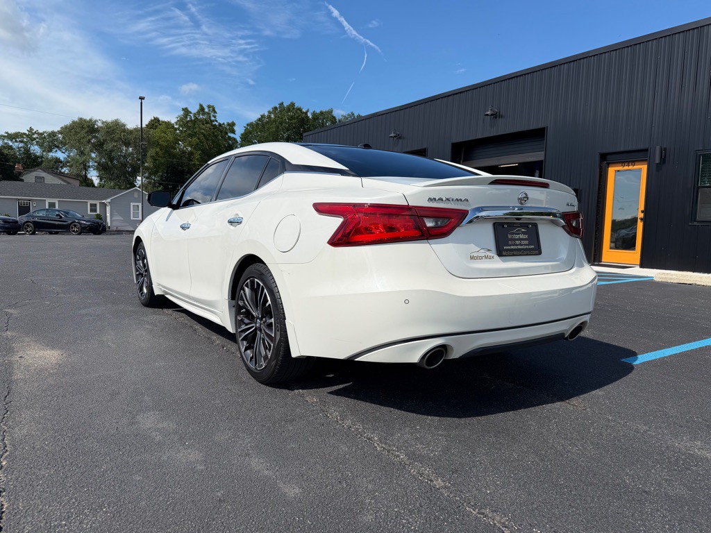 2016 Nissan Maxima Image 2