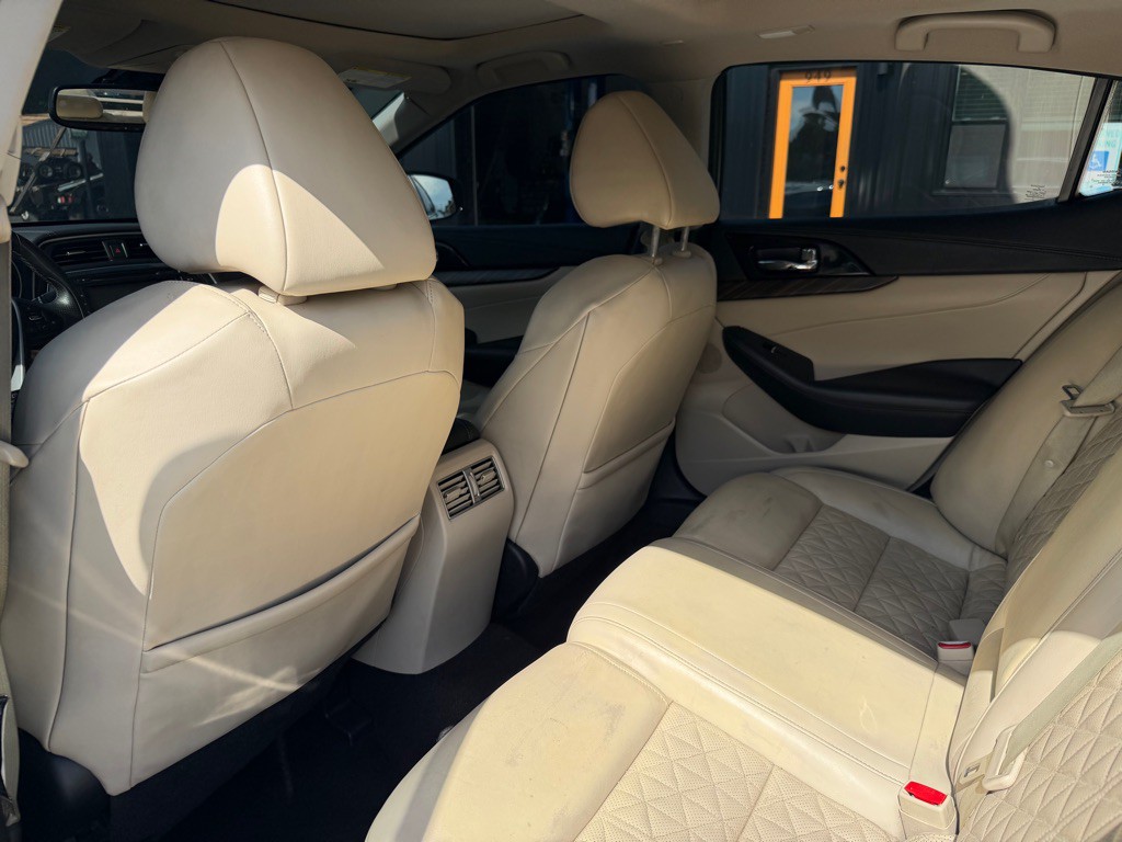 2016 Nissan Maxima Image 6