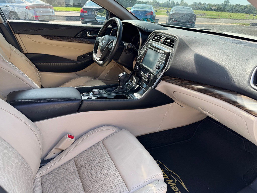 2016 Nissan Maxima Image 8