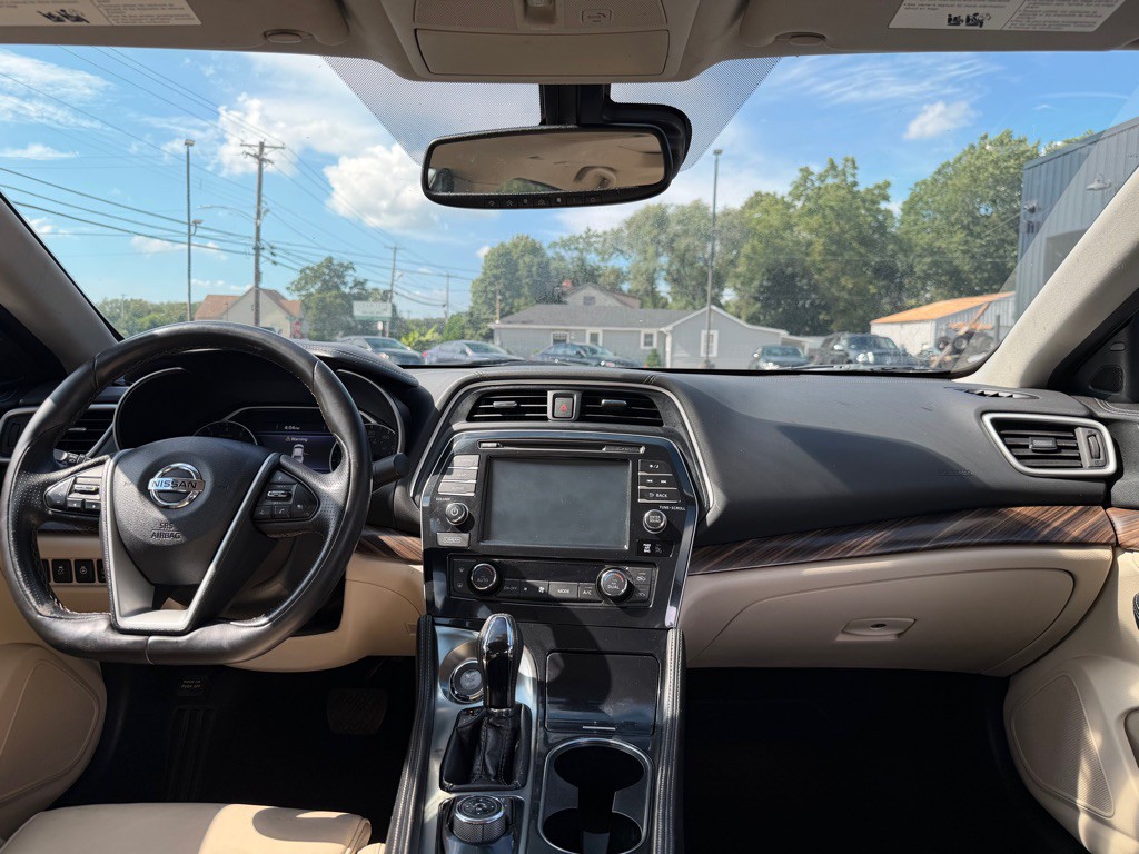 2016 Nissan Maxima Image 9