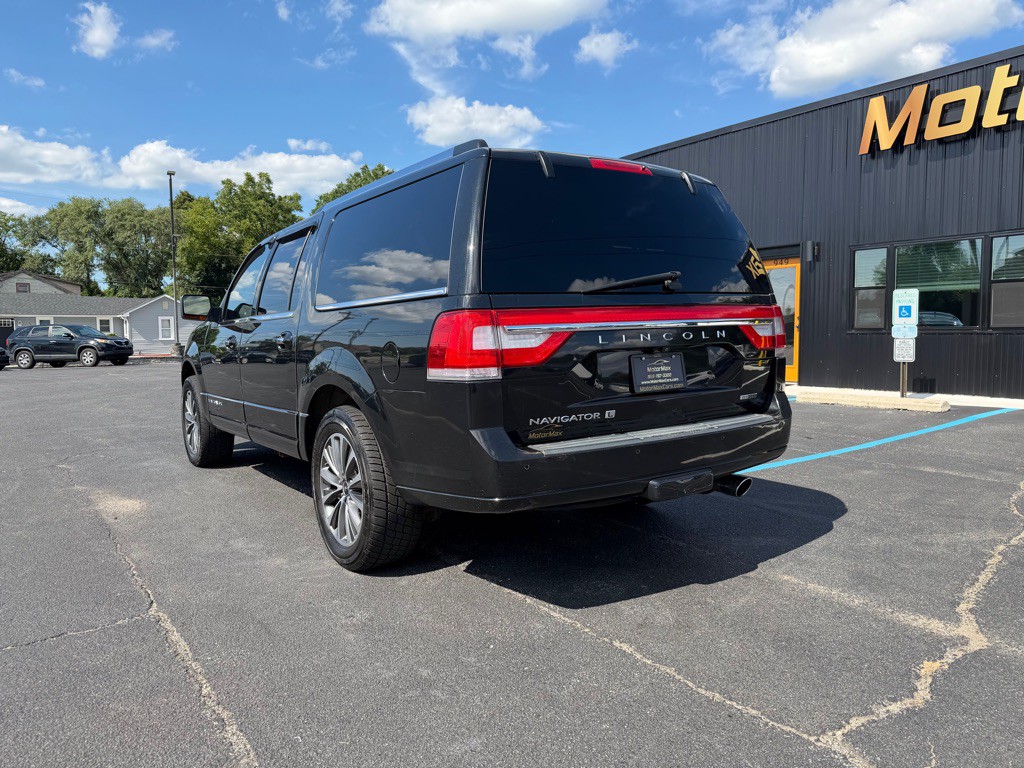 2015 Lincoln Navigator Image 2