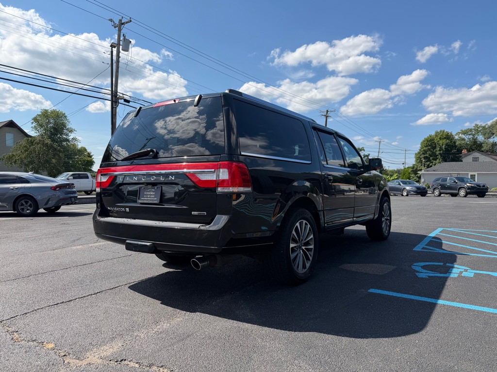 2015 Lincoln Navigator Image 3