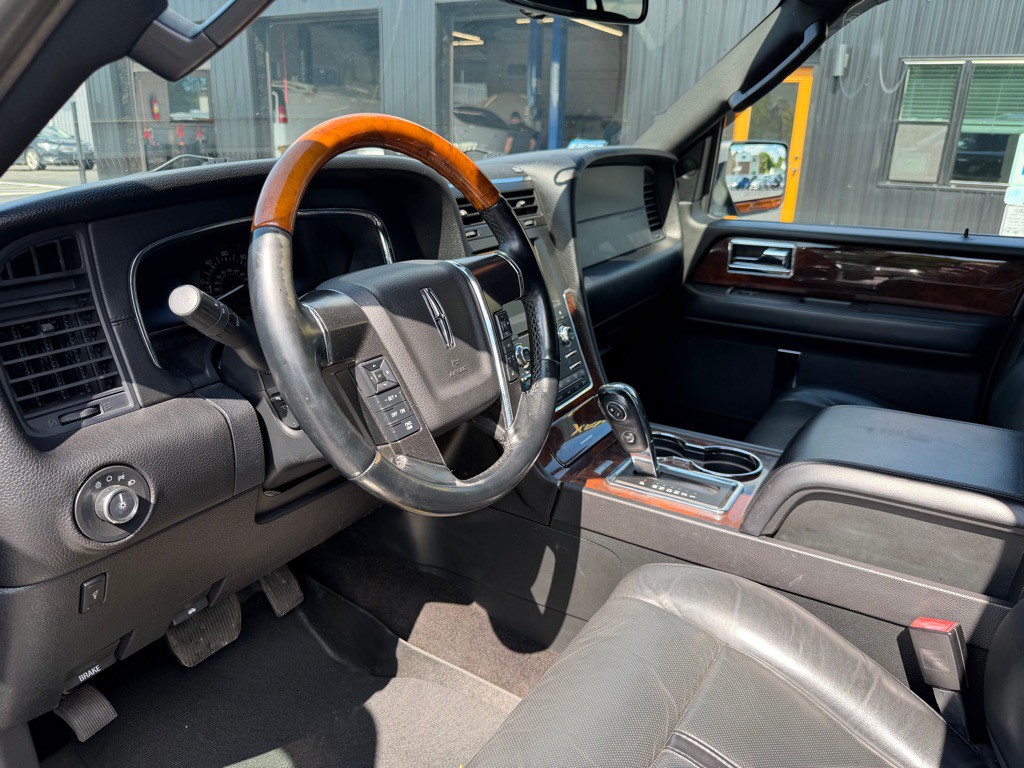2015 Lincoln Navigator Image 5