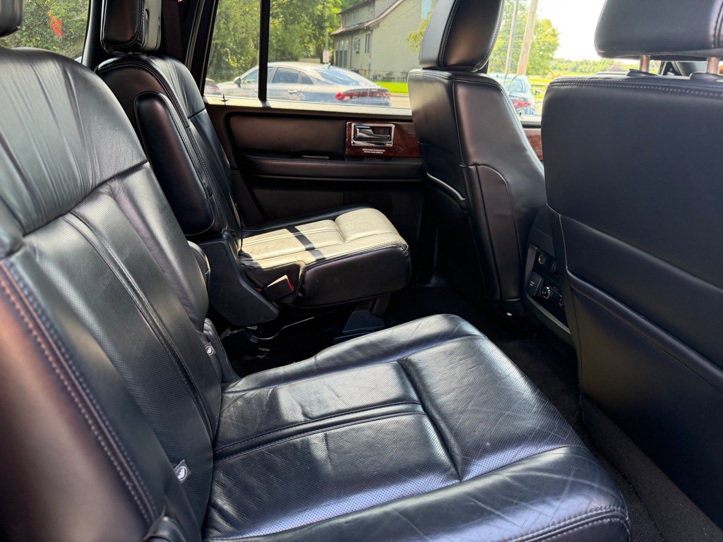 2015 Lincoln Navigator Image 8