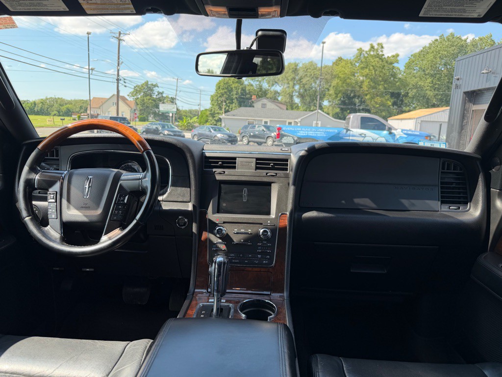 2015 Lincoln Navigator Image 10