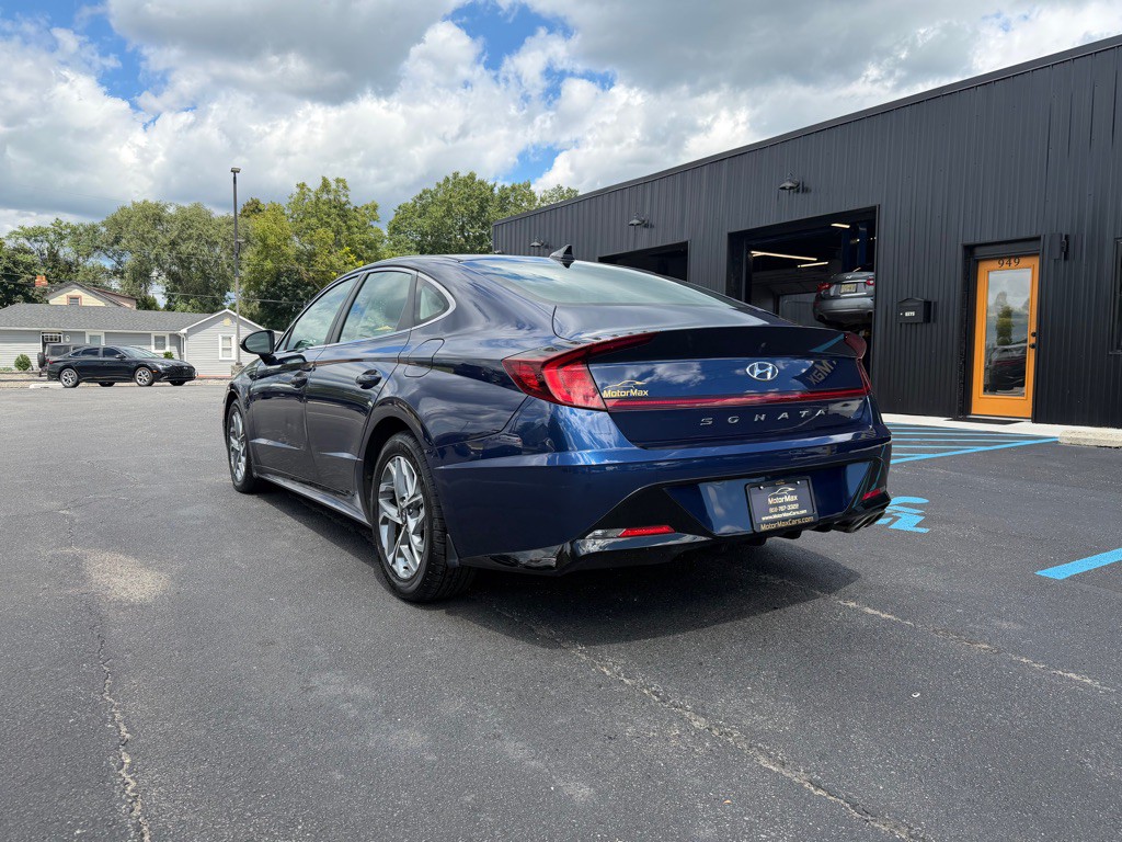 2021 Hyundai Sonata Image 2