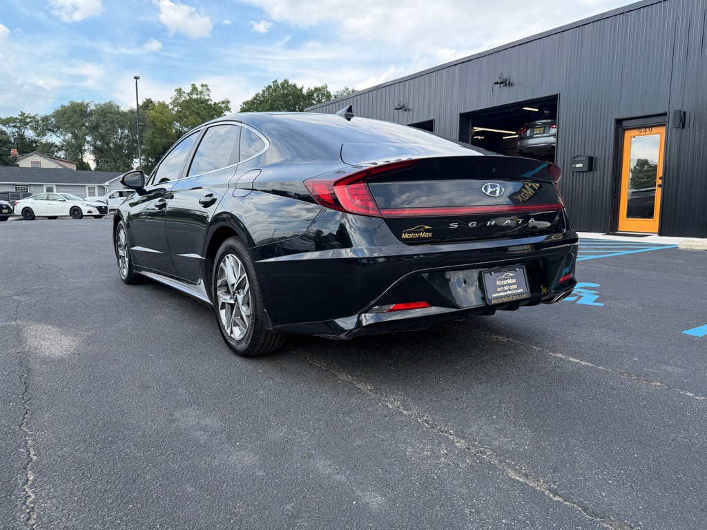 2021 Hyundai Sonata Image 2