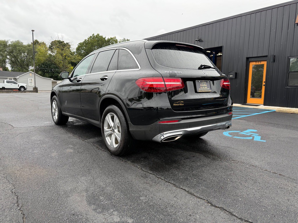 2017 Mercedes-Benz GLC-Class Image 2