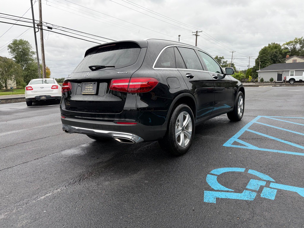 2017 Mercedes-Benz GLC-Class Image 3