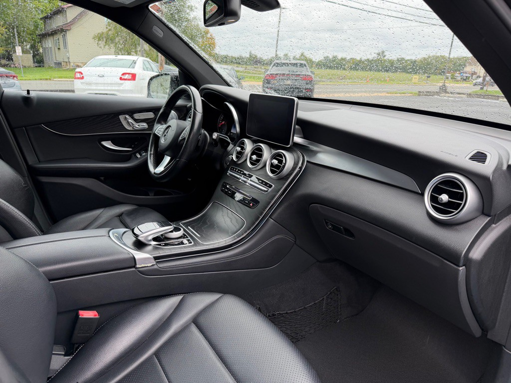 2017 Mercedes-Benz GLC-Class Image 8