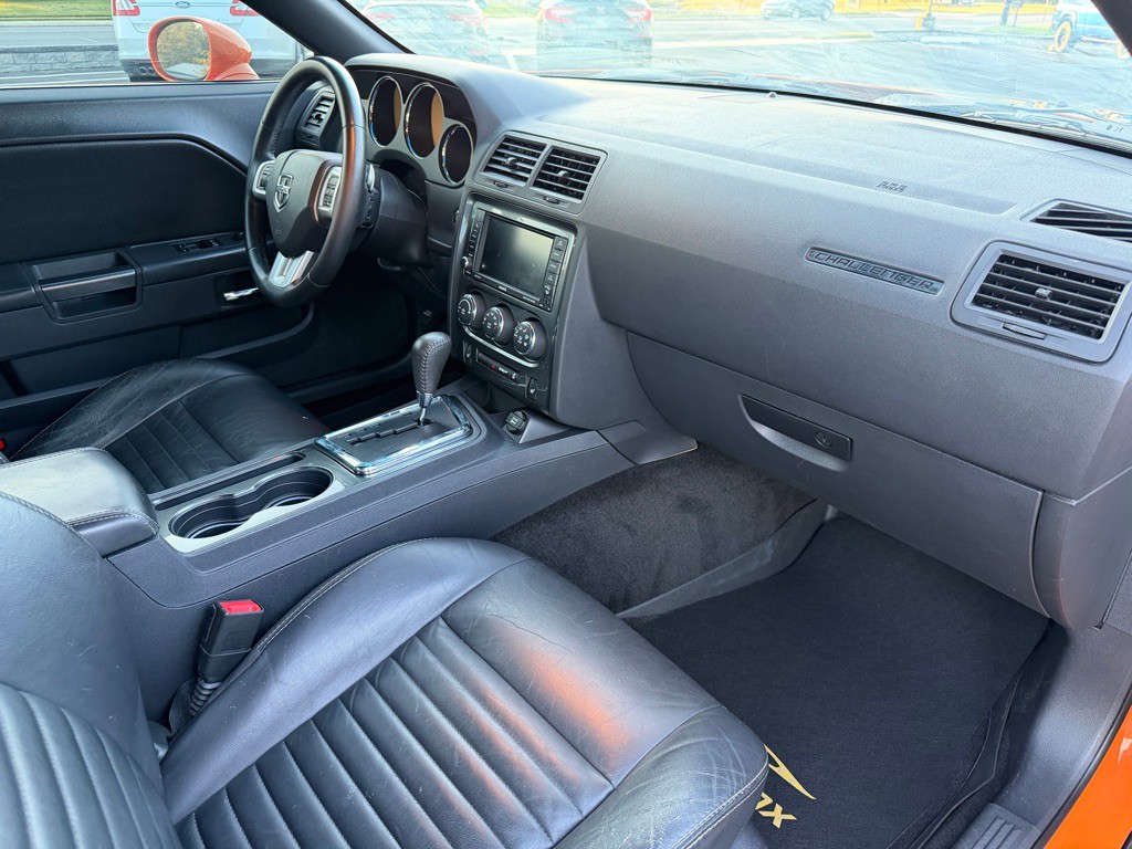 2014 Dodge Challenger Image 8