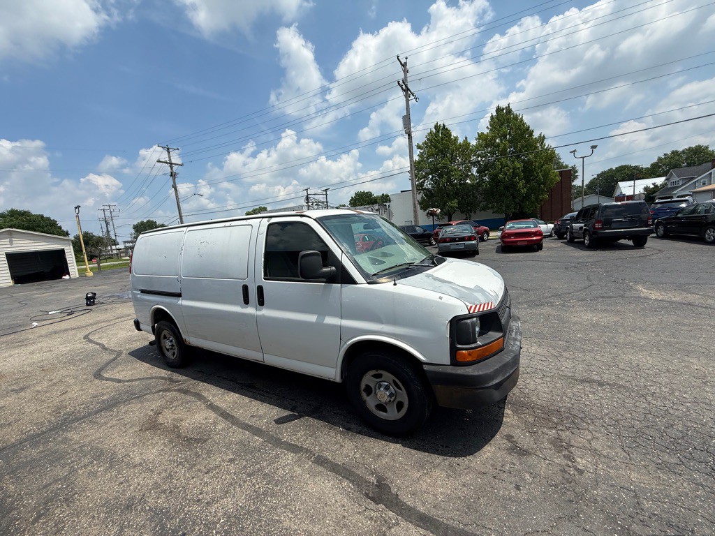 2007 Chevrolet Express Image 2