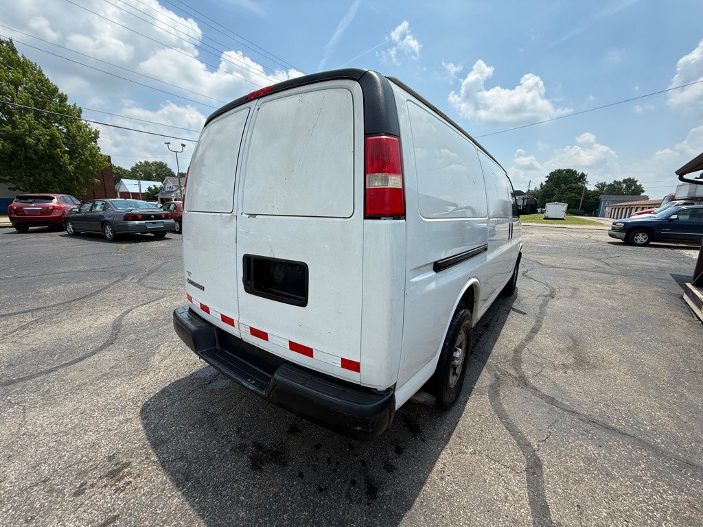 2007 Chevrolet Express Image 3