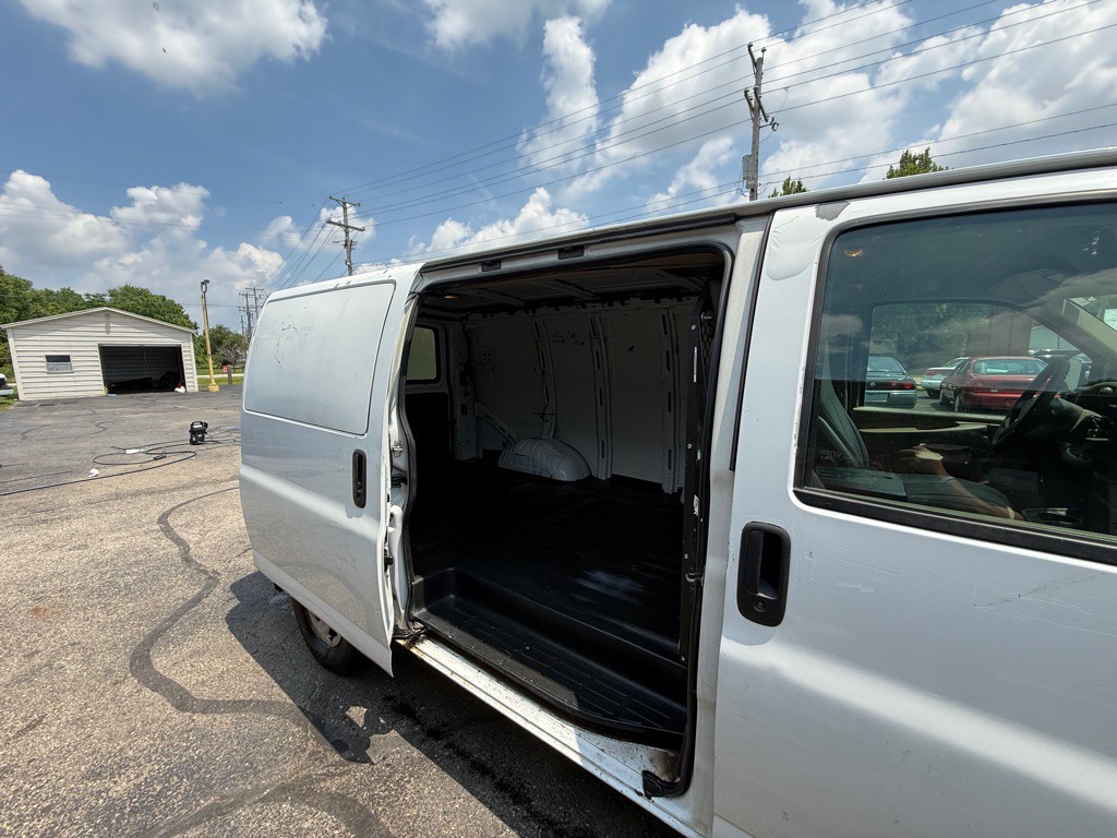 2007 Chevrolet Express Image 5