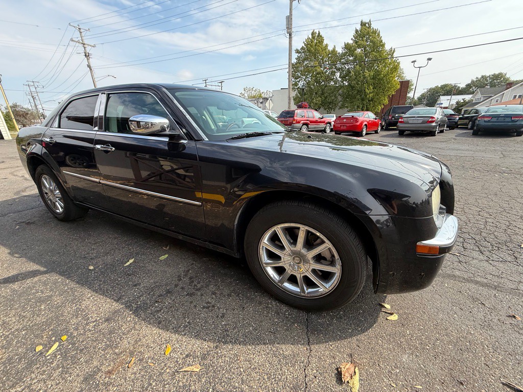 2010 Chrysler 300 Image 3