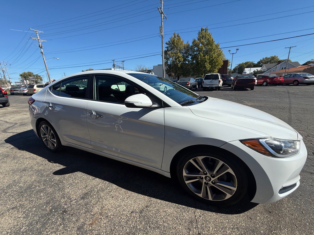 2017 Hyundai Elantra Image 3
