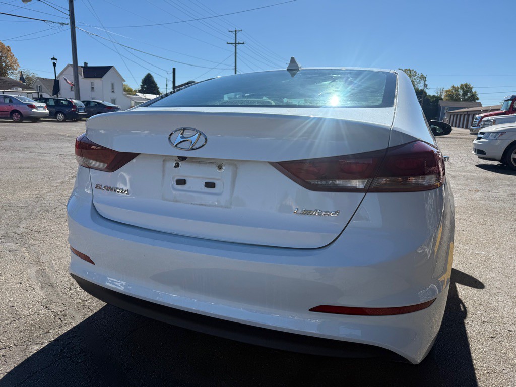 2017 Hyundai Elantra Image 4