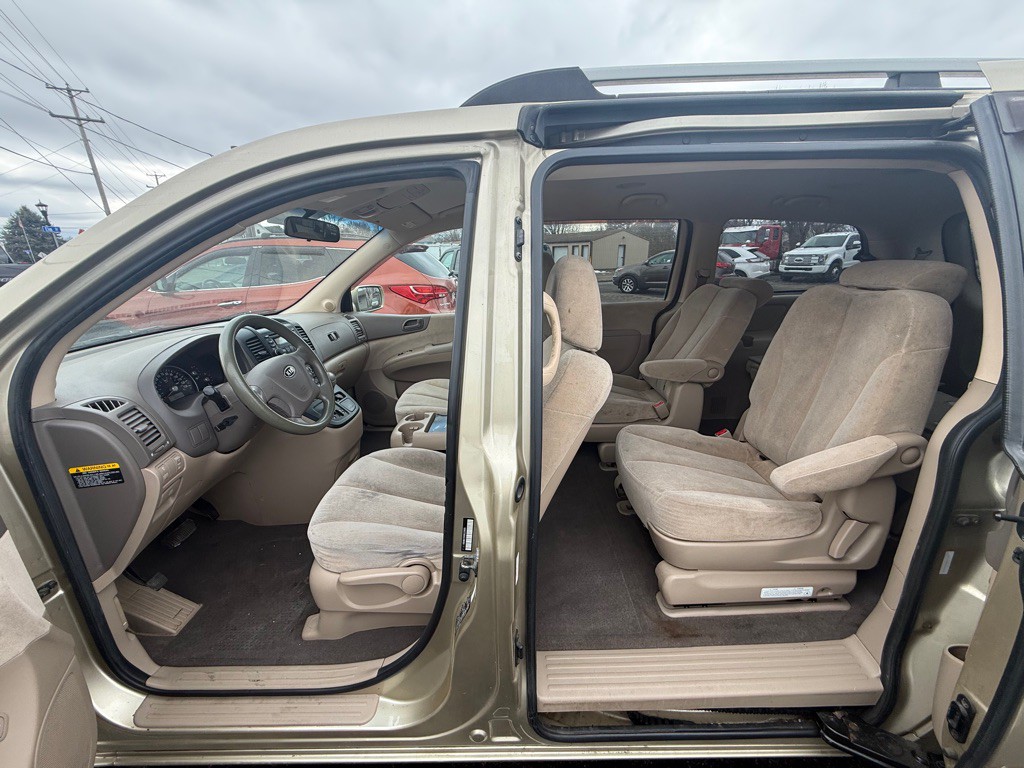 2008 Kia Sedona Image 2