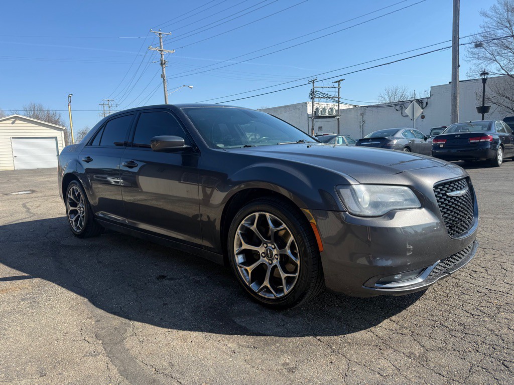 2018 Chrysler 300 Image 3