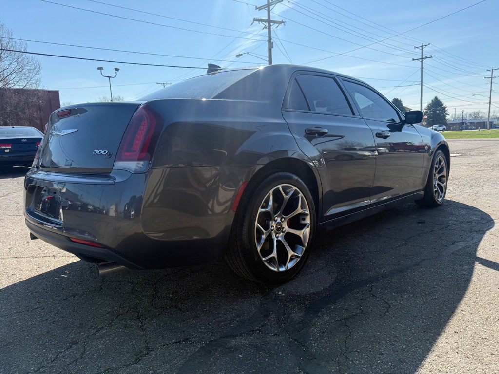 2018 Chrysler 300 Image 4