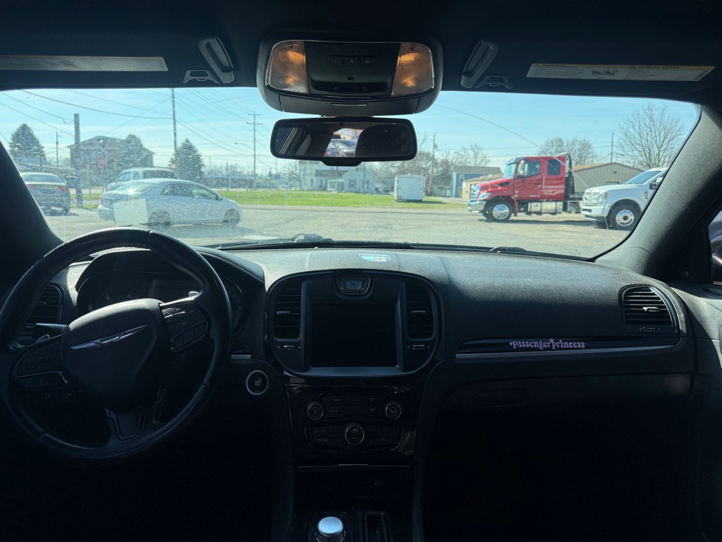 2018 Chrysler 300 Image 8