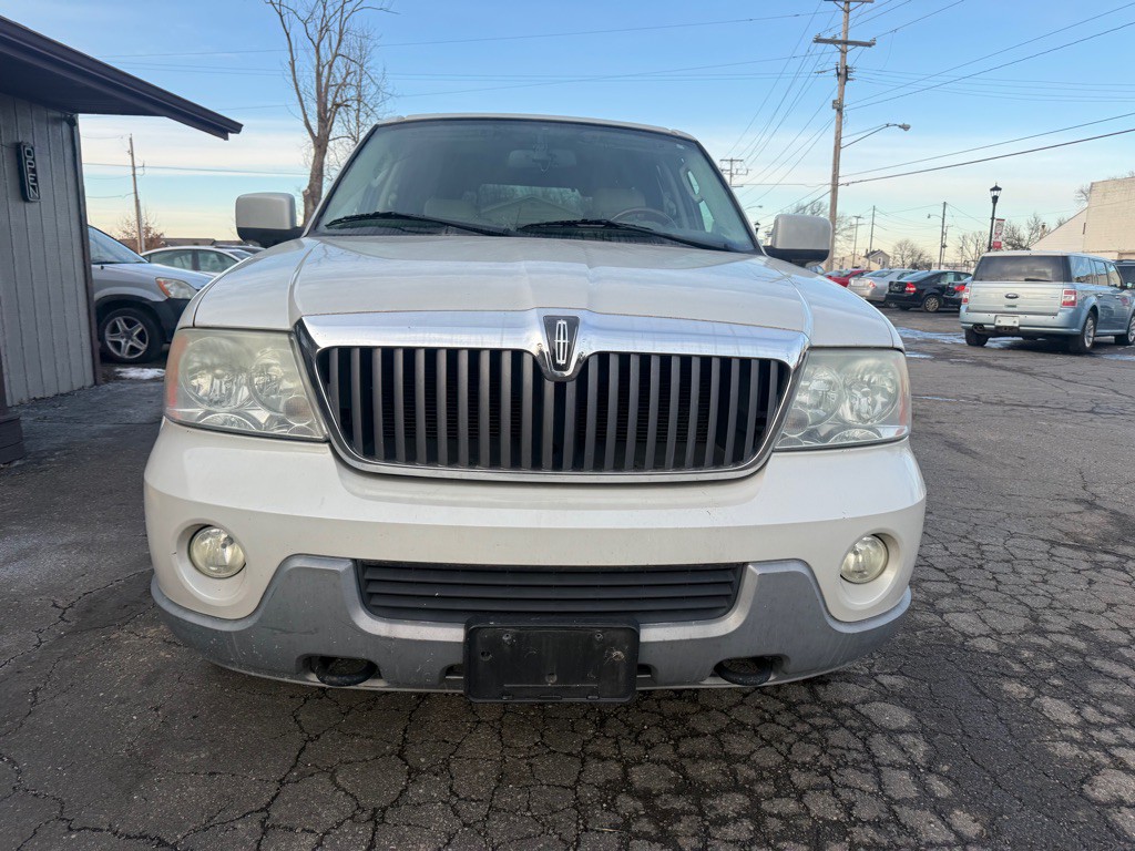 2004 Lincoln Navigator Image 3