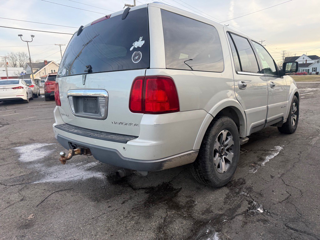 2004 Lincoln Navigator Image 5