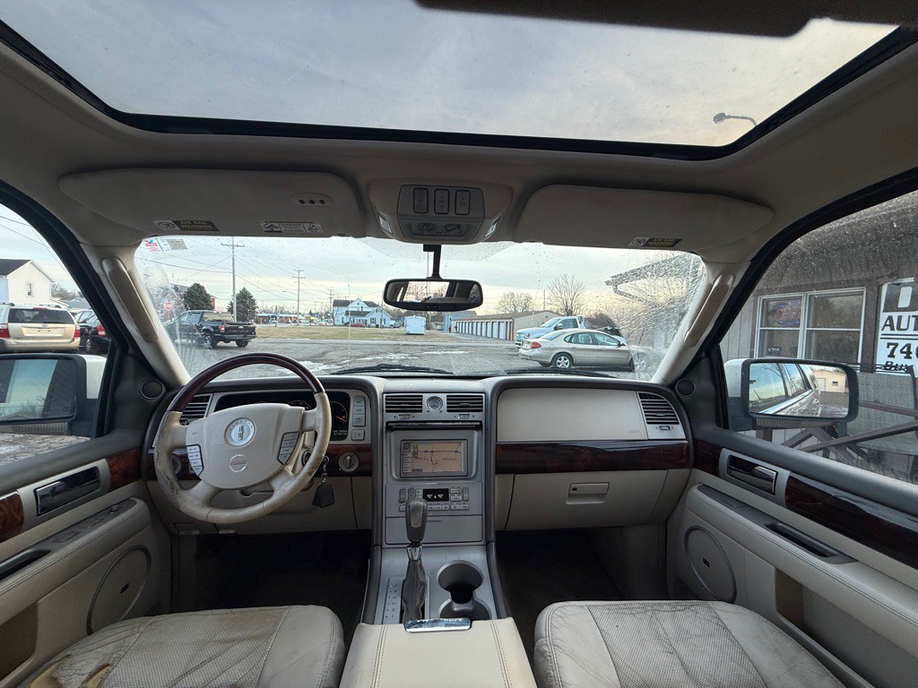 2004 Lincoln Navigator Image 6