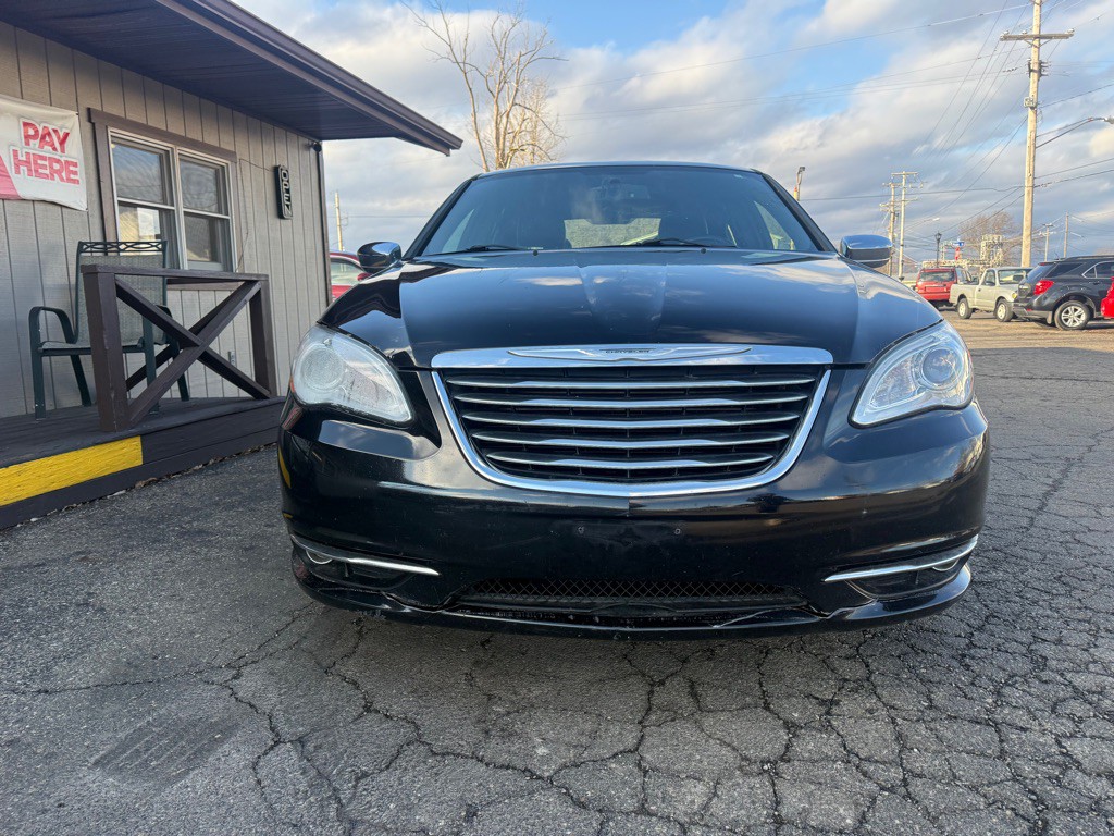 2012 Chrysler 200 Image 3