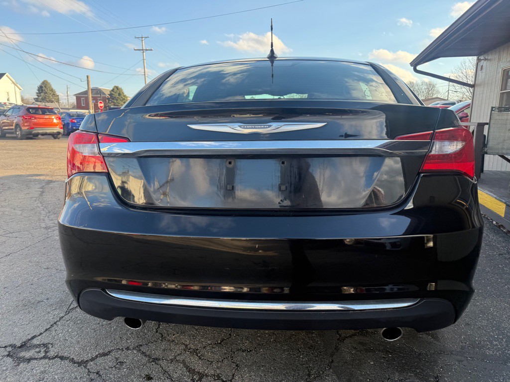 2012 Chrysler 200 Image 5