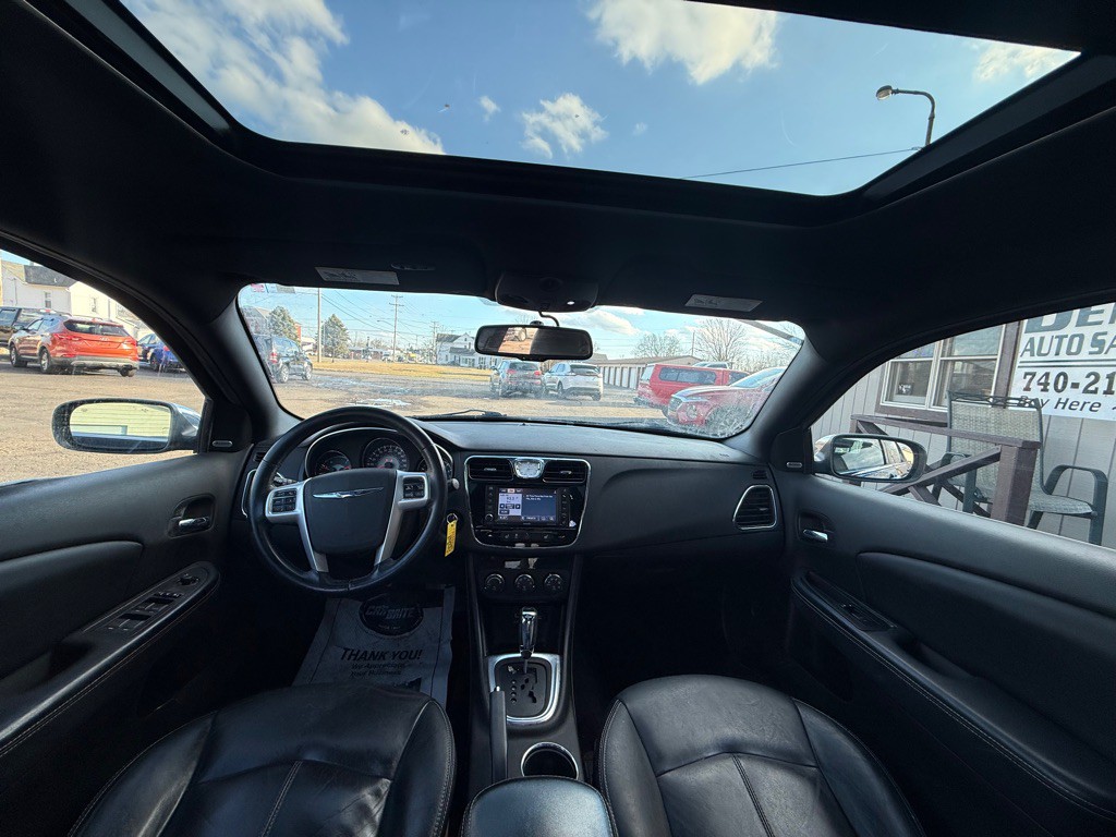 2012 Chrysler 200 Image 6