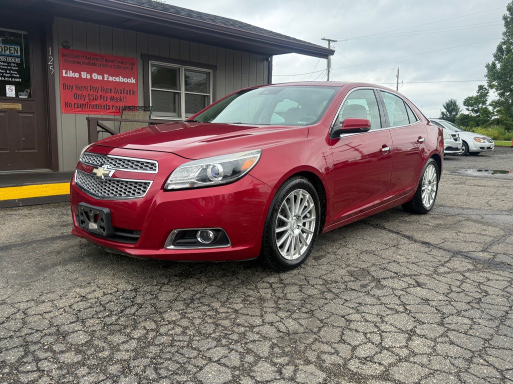 2013 Chevrolet Malibu Image 2