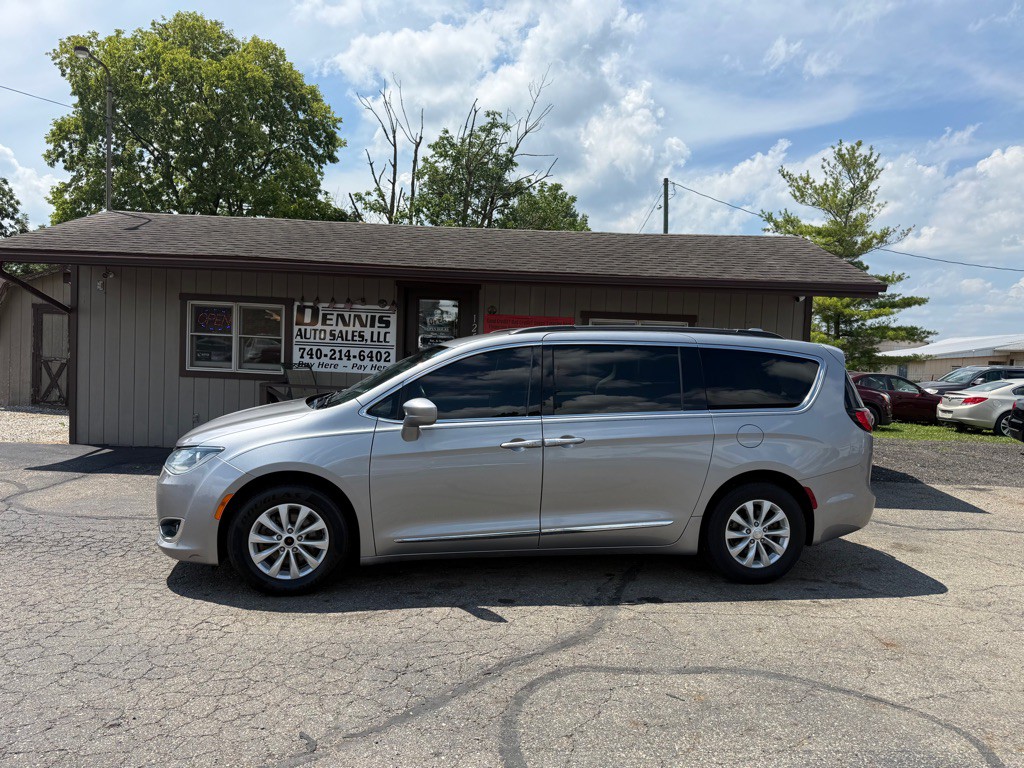 2017 Chrysler Pacifica Image 1