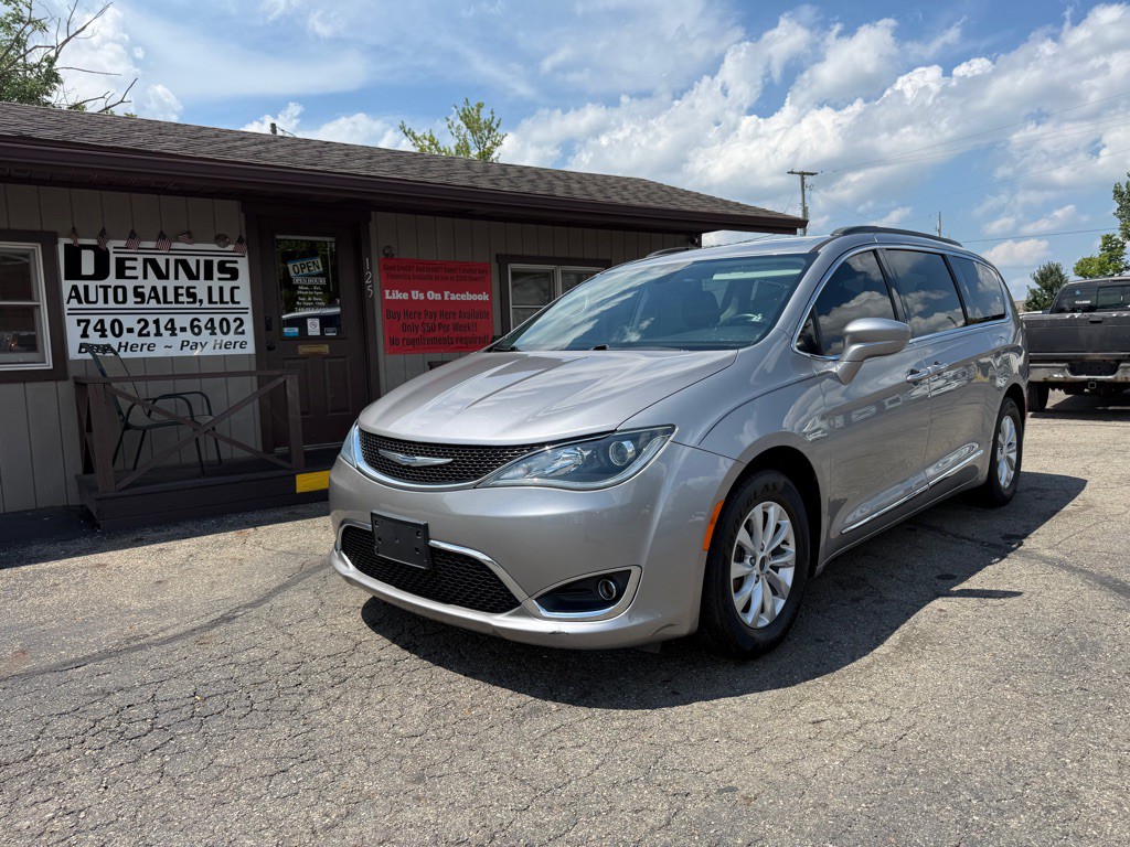 2017 Chrysler Pacifica Image 2