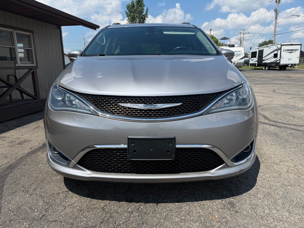 2017 Chrysler Pacifica Image 3