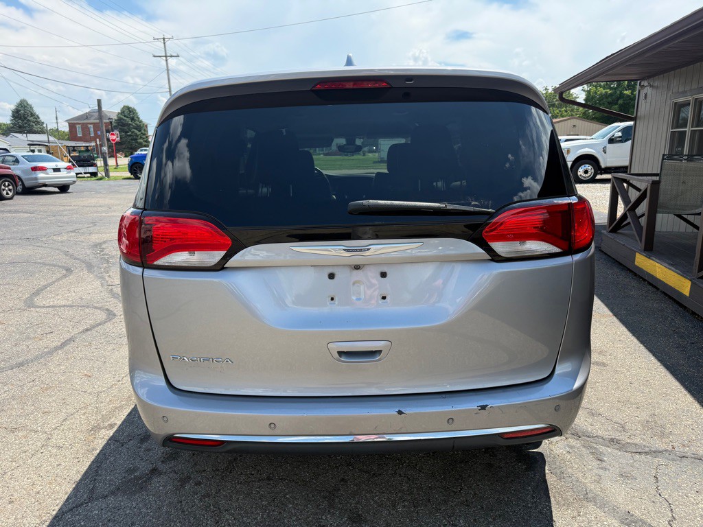 2017 Chrysler Pacifica Image 6