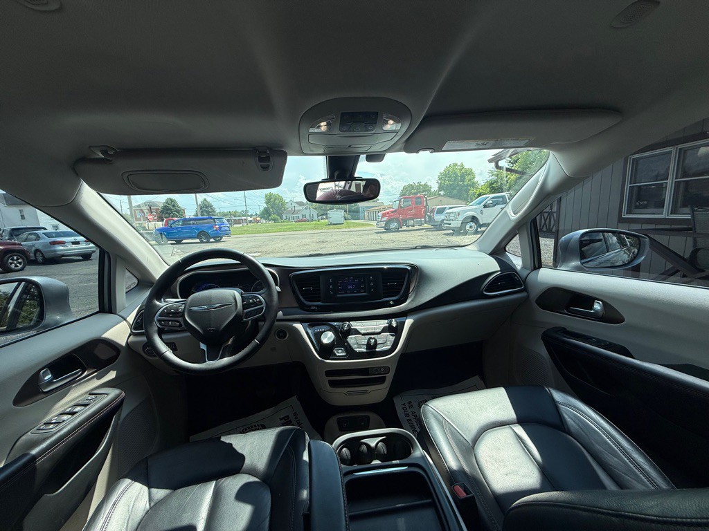 2017 Chrysler Pacifica Image 7