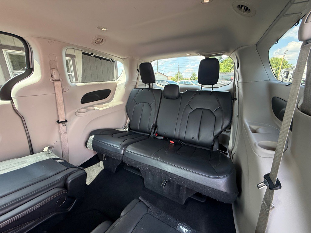 2017 Chrysler Pacifica Image 9