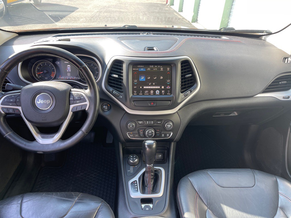 2015 Jeep Cherokee Image 9
