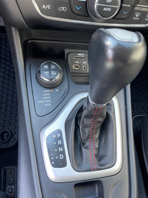 2015 Jeep Cherokee Image 11