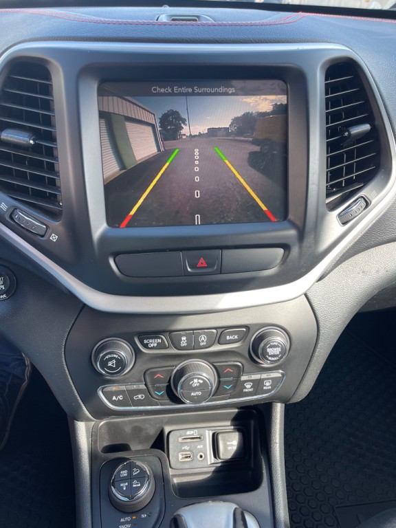 2015 Jeep Cherokee Image 12