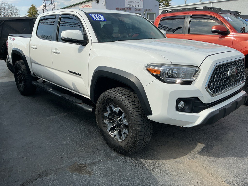 2019 Toyota Tacoma Image 2