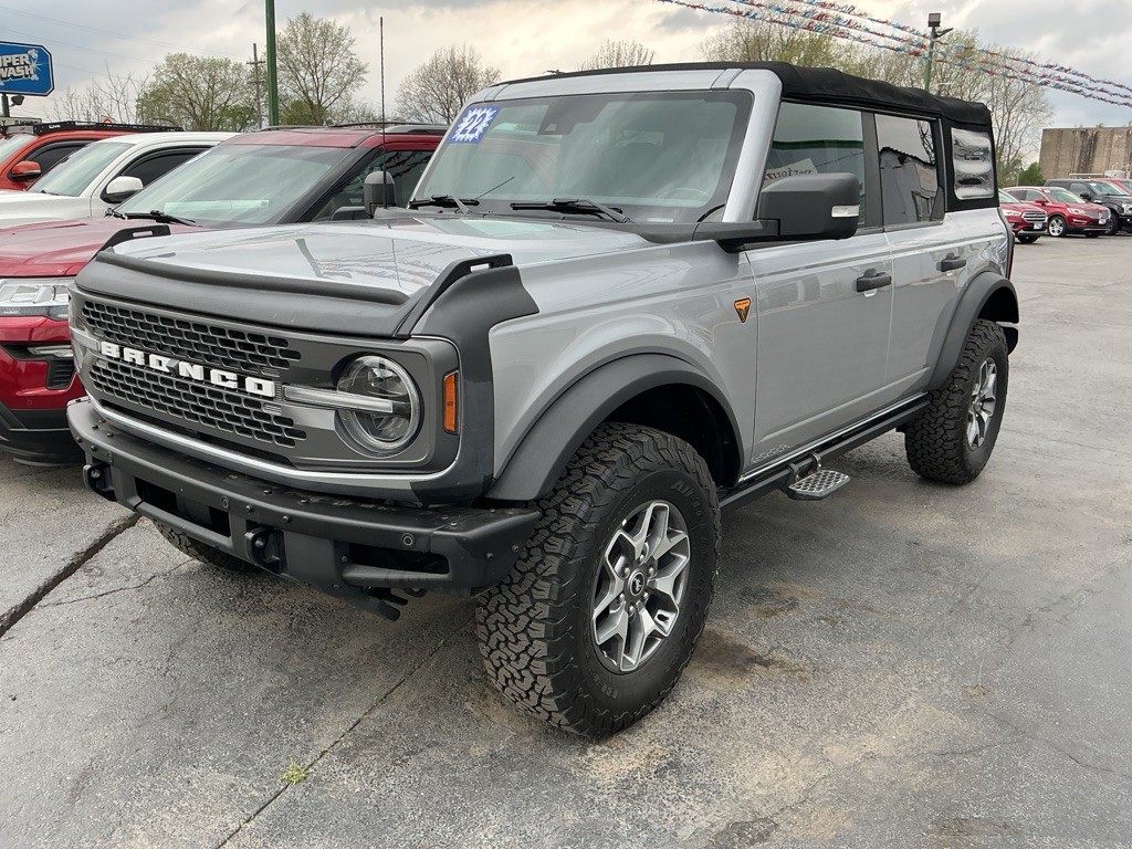 2022 Ford Bronco Image 1