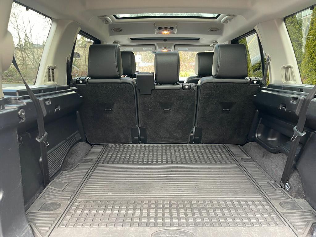 2016 Land Rover LR4 Image 12