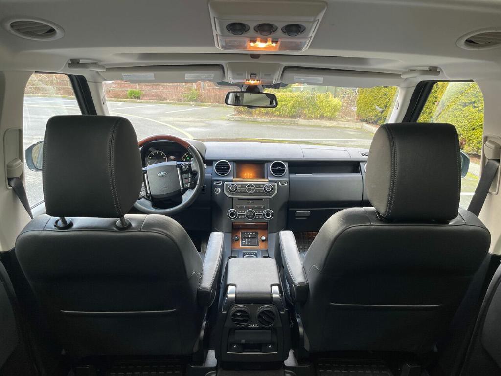 2016 Land Rover LR4 Image 17