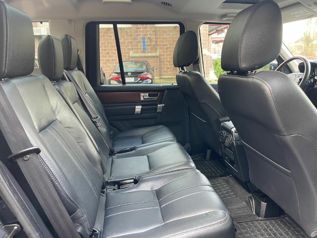 2016 Land Rover LR4 Image 19