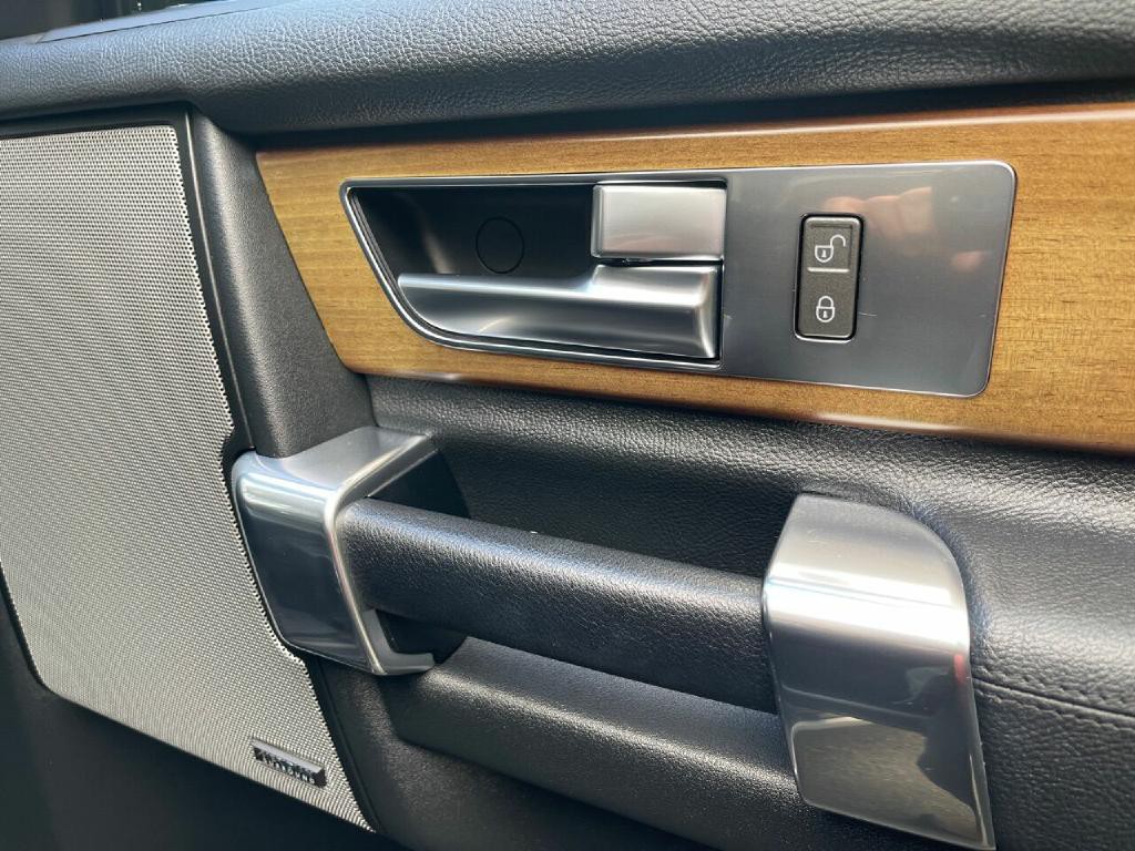 2016 Land Rover LR4 Image 21