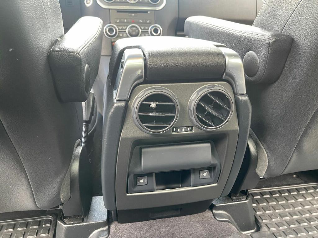 2016 Land Rover LR4 Image 24