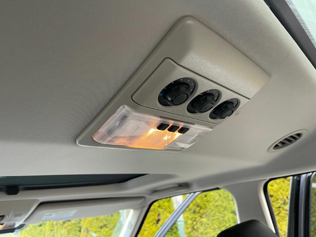 2016 Land Rover LR4 Image 26